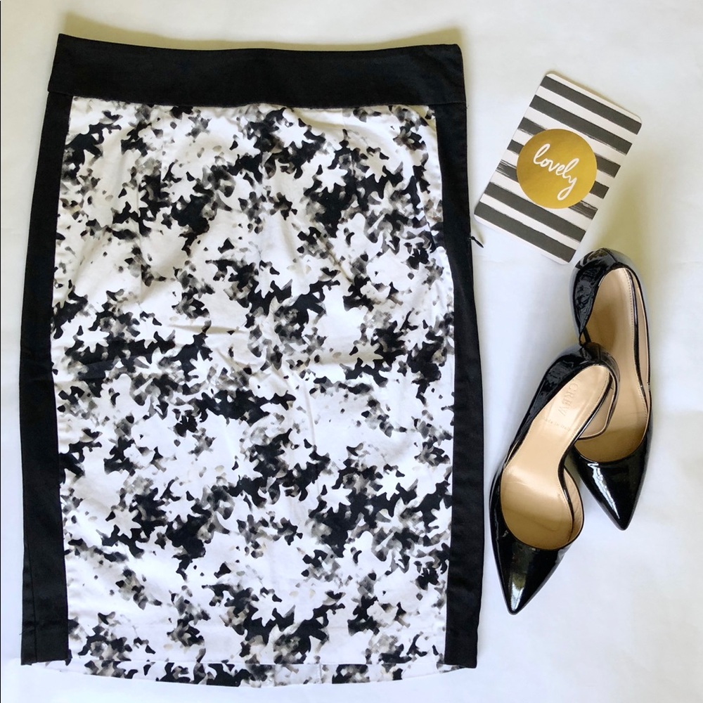 ⭐️4/$20⭐️ EUC Apt. 9 Black and White Pencil Skirt